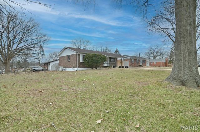 1782 Oliveto Lane, Hazelwood, MO 63042