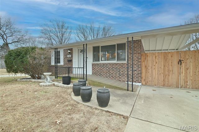 1782 Oliveto Lane, Hazelwood, MO 63042