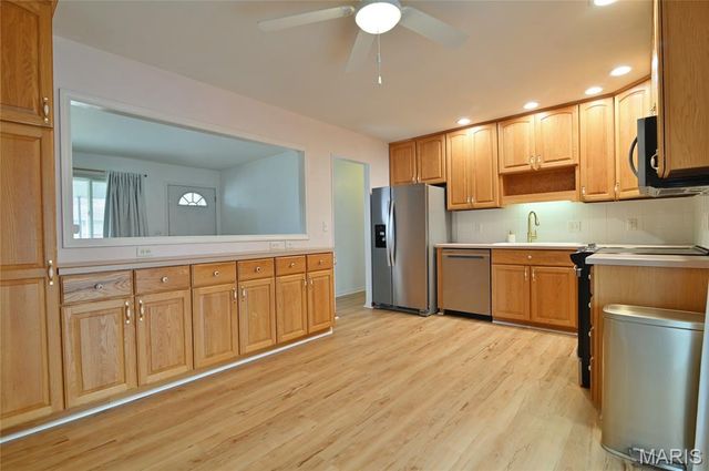 1782 Oliveto Lane, Hazelwood, MO 63042