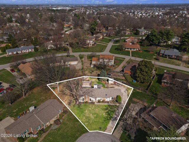 10700 Tall Tree Ct, Louisville, KY 40241