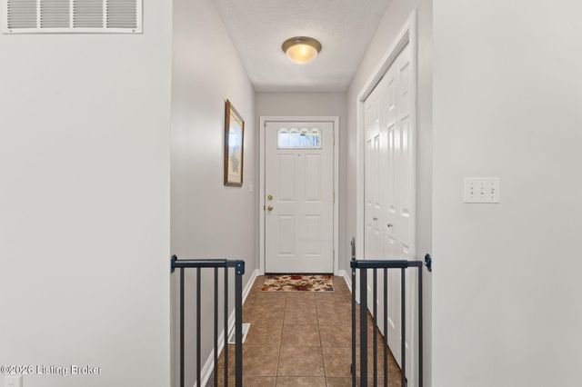 10700 Tall Tree Ct, Louisville, KY 40241