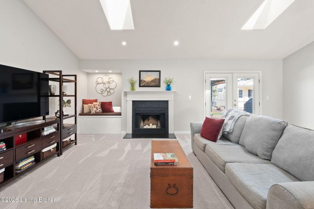 10700 Tall Tree Ct, Louisville, KY 40241