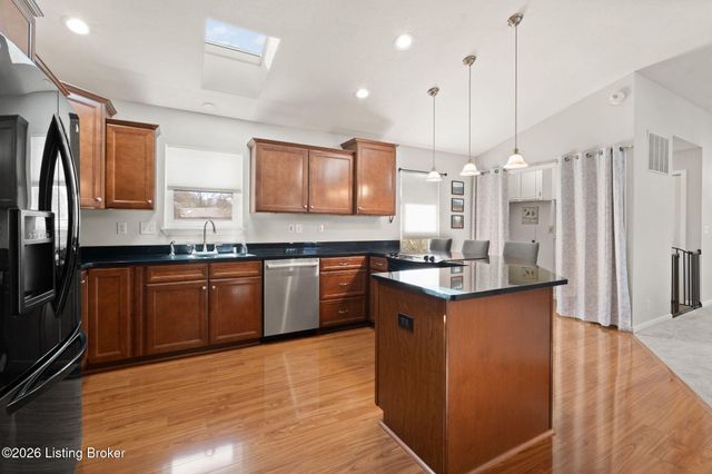 10700 Tall Tree Ct, Louisville, KY 40241