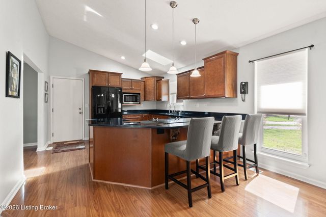 10700 Tall Tree Ct, Louisville, KY 40241