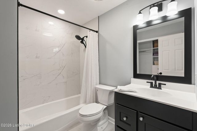 10700 Tall Tree Ct, Louisville, KY 40241