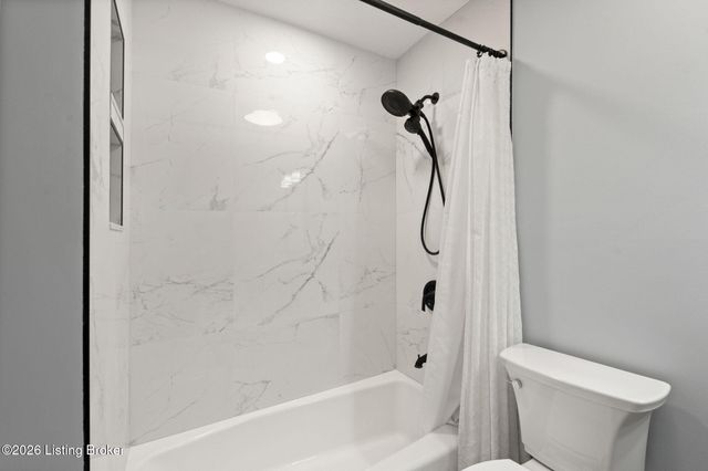 10700 Tall Tree Ct, Louisville, KY 40241