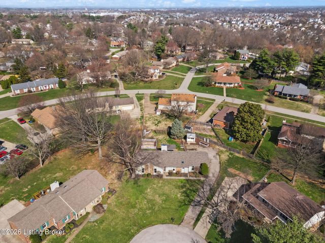 10700 Tall Tree Ct, Louisville, KY 40241