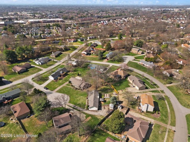 10700 Tall Tree Ct, Louisville, KY 40241