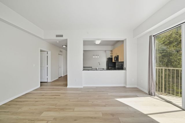 3505 Sage Road 202, Houston, TX 77056