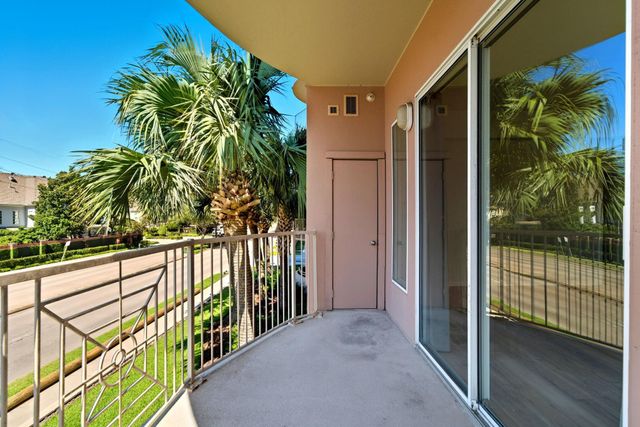 3505 Sage Road 202, Houston, TX 77056