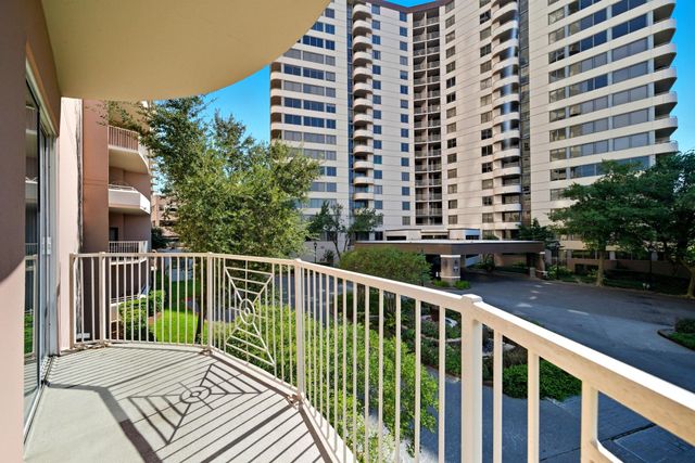 3505 Sage Road 202, Houston, TX 77056