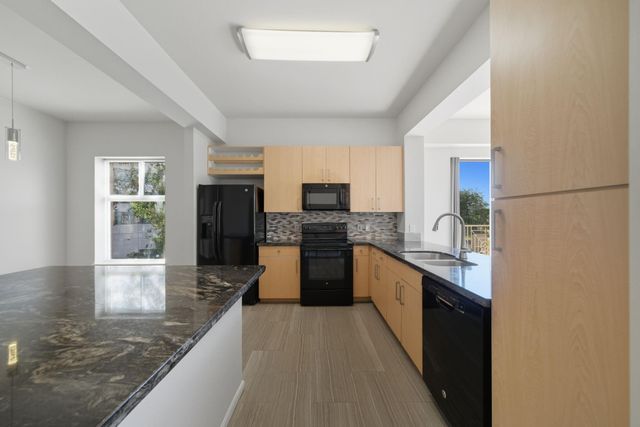 3505 Sage Road 202, Houston, TX 77056