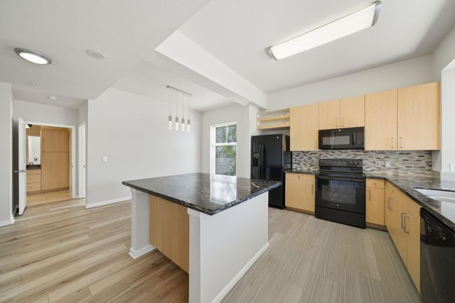 3505 Sage Road 202, Houston, TX 77056