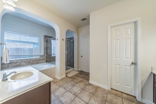 5226 Wyndrook Street, Fort Worth, TX 76244