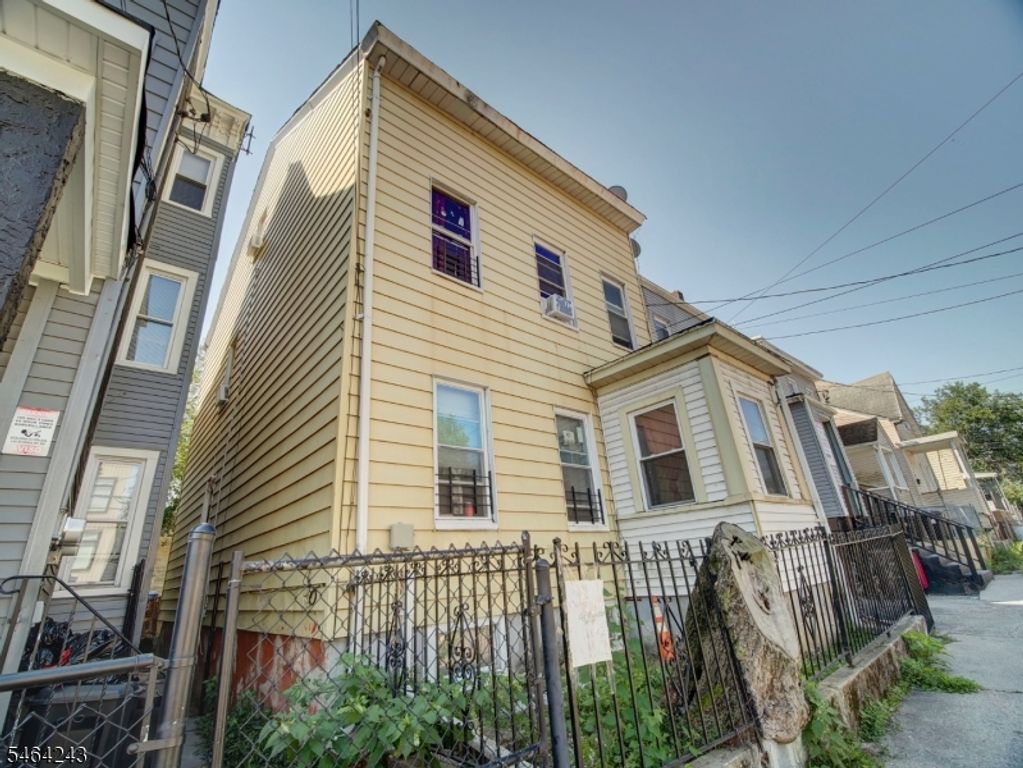 39 Hillman St, Paterson City, NJ 07522
