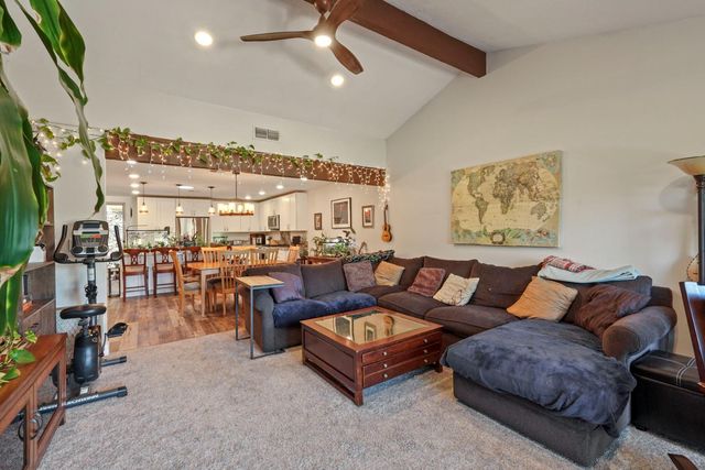 5045 Village Oaks Dr, Rocklin, CA 95677