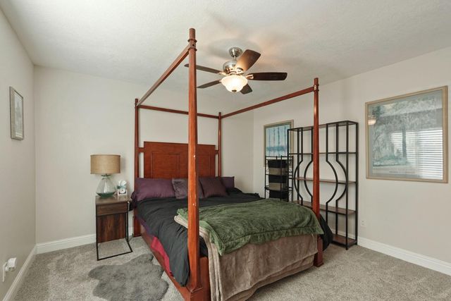 5045 Village Oaks Dr, Rocklin, CA 95677