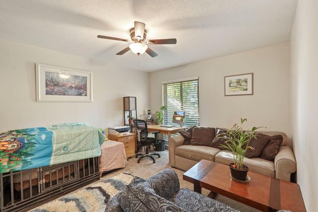 5045 Village Oaks Dr, Rocklin, CA 95677