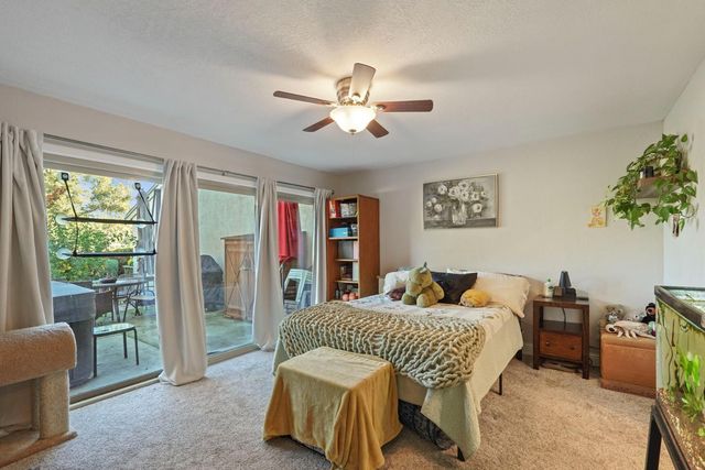 5045 Village Oaks Dr, Rocklin, CA 95677