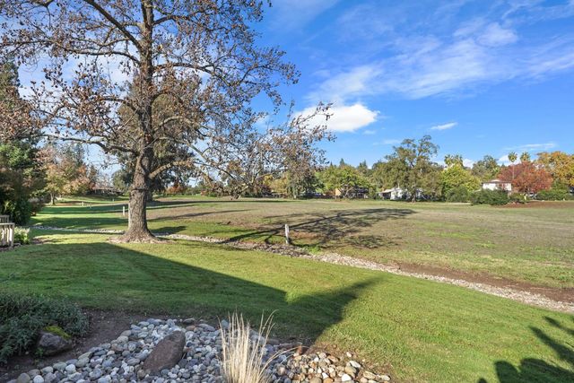 5045 Village Oaks Dr, Rocklin, CA 95677
