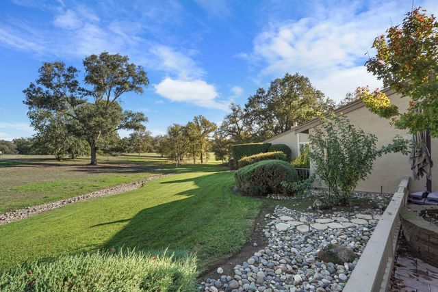 5045 Village Oaks Dr, Rocklin, CA 95677