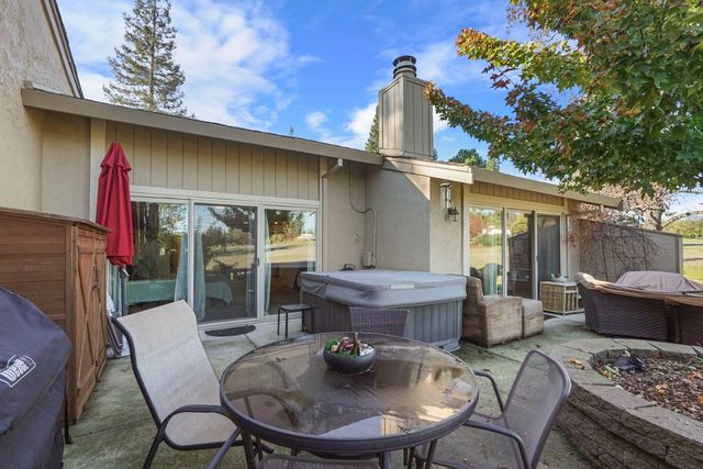 5045 Village Oaks Dr, Rocklin, CA 95677