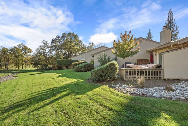 5045 Village Oaks Dr, Rocklin, CA 95677