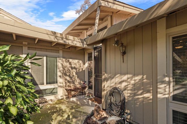 5045 Village Oaks Dr, Rocklin, CA 95677