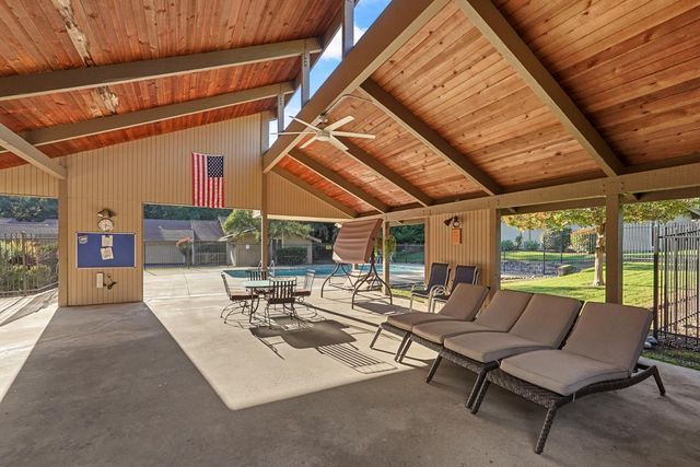 5045 Village Oaks Dr, Rocklin, CA 95677