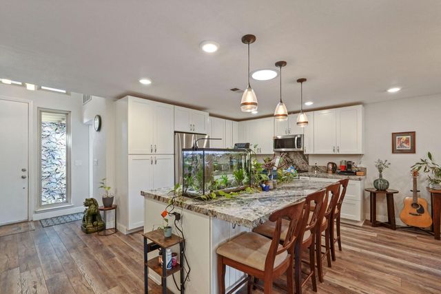 5045 Village Oaks Dr, Rocklin, CA 95677