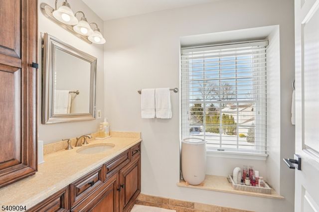 52 Ryan Ln, Lincoln Park Boro, NJ 07035