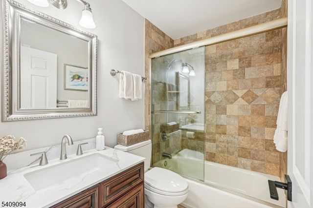 52 Ryan Ln, Lincoln Park Boro, NJ 07035