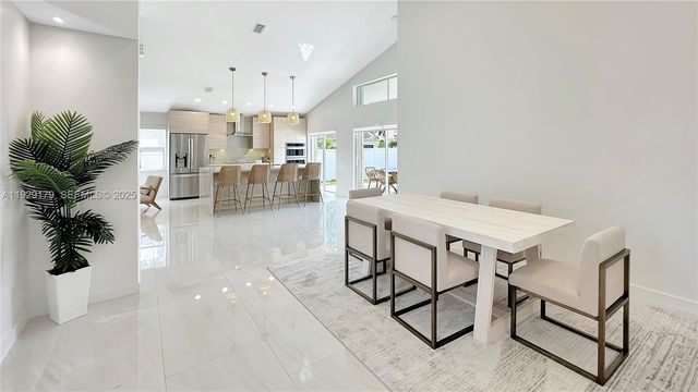 600 Stanton Dr, Weston, FL 33326