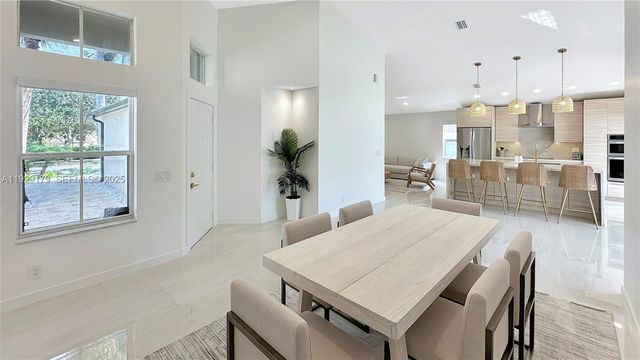 600 Stanton Dr, Weston, FL 33326