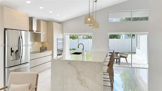 600 Stanton Dr, Weston, FL 33326