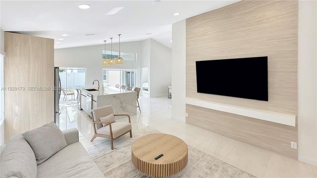 600 Stanton Dr, Weston, FL 33326