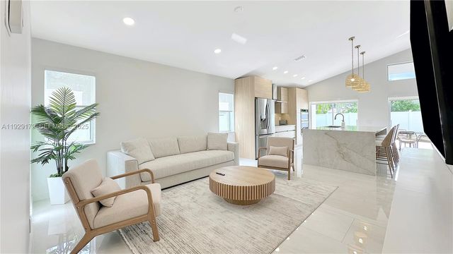 600 Stanton Dr, Weston, FL 33326