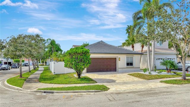 600 Stanton Dr, Weston, FL 33326