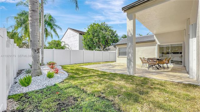 600 Stanton Dr, Weston, FL 33326