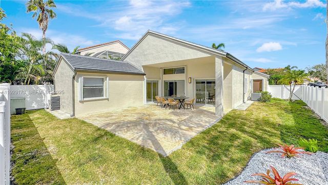 600 Stanton Dr, Weston, FL 33326