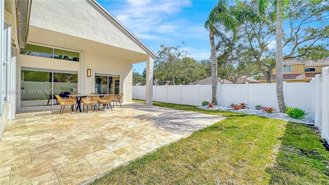 600 Stanton Dr, Weston, FL 33326