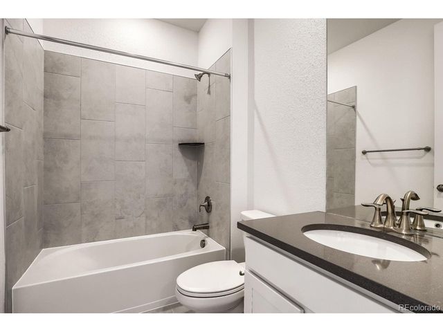 24734 E Kettle Ct, Aurora, CO 80016