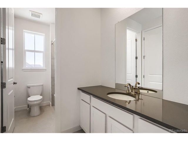 24734 E Kettle Ct, Aurora, CO 80016