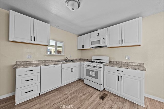 560 Santa Clara Circle, Hemet, CA 92543