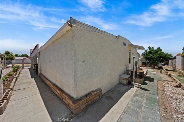 560 Santa Clara Circle, Hemet, CA 92543