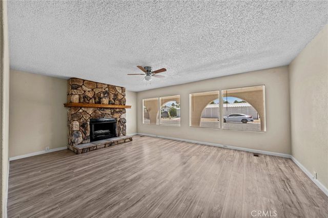 560 Santa Clara Circle, Hemet, CA 92543