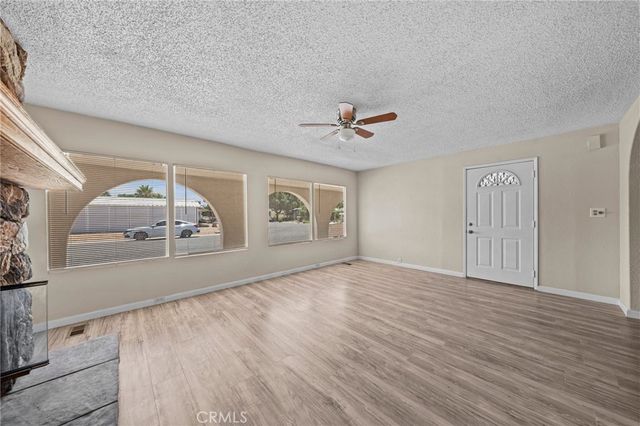 560 Santa Clara Circle, Hemet, CA 92543