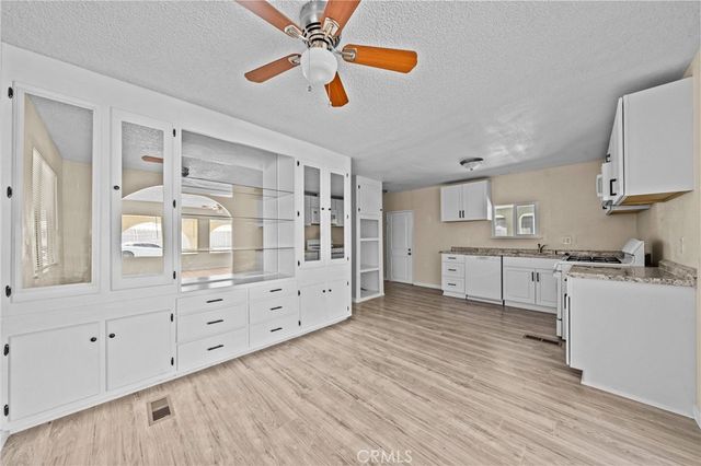560 Santa Clara Circle, Hemet, CA 92543