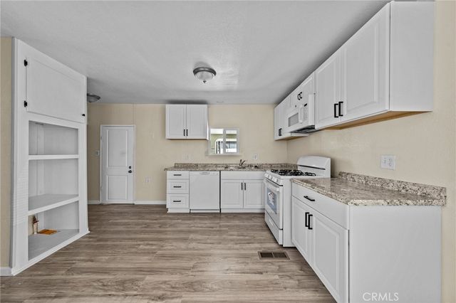 560 Santa Clara Circle, Hemet, CA 92543