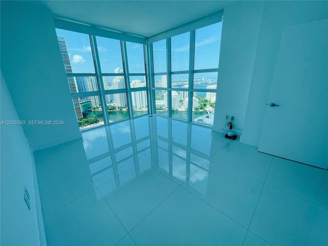 950 Brickell Bay Dr 3210, Miami, FL 33131